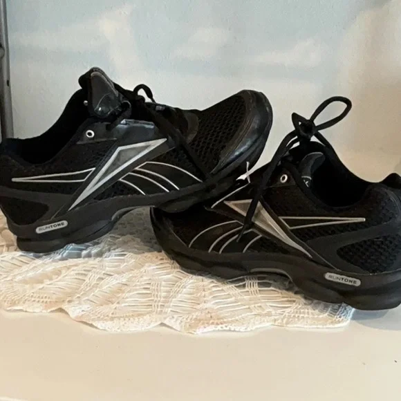 Reebok Women’s Athletic Sneakers Runrone Action Size 8.5 Black - Picture 2 of 7